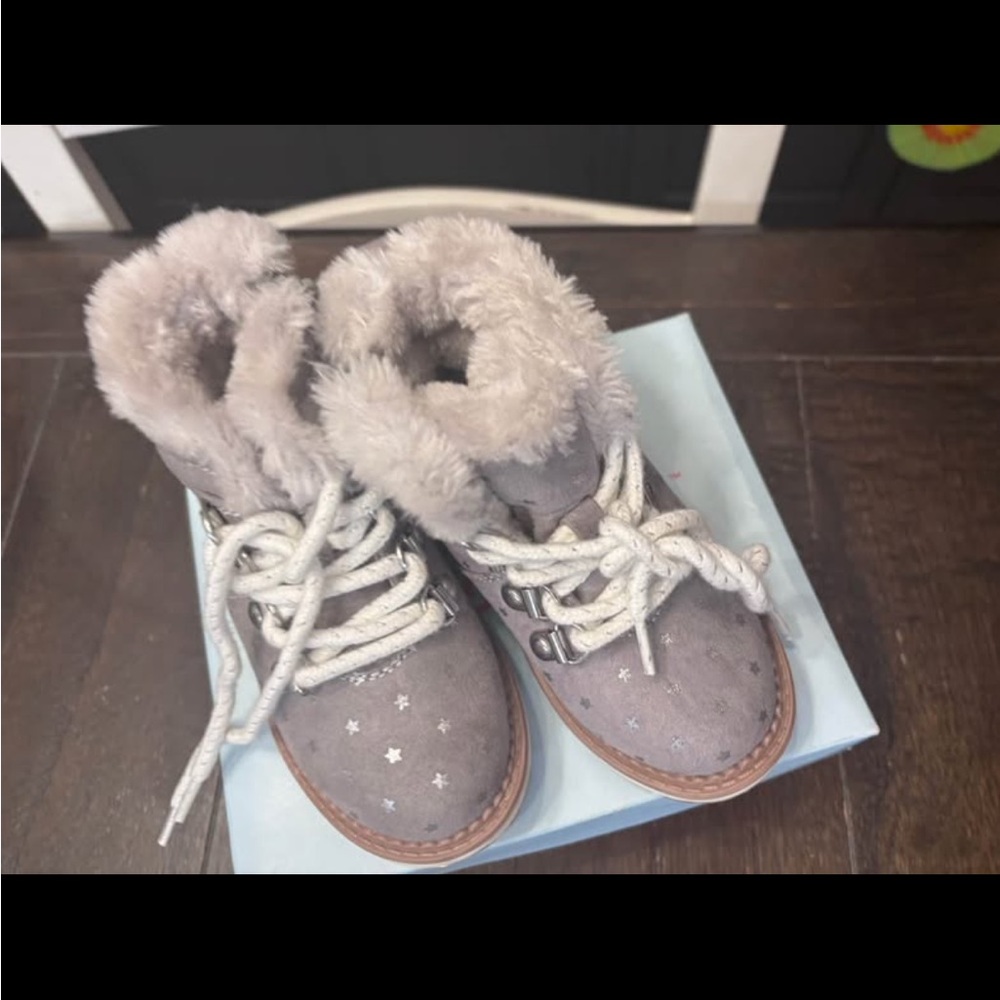 Chic Gray Kids Boots with Star Design